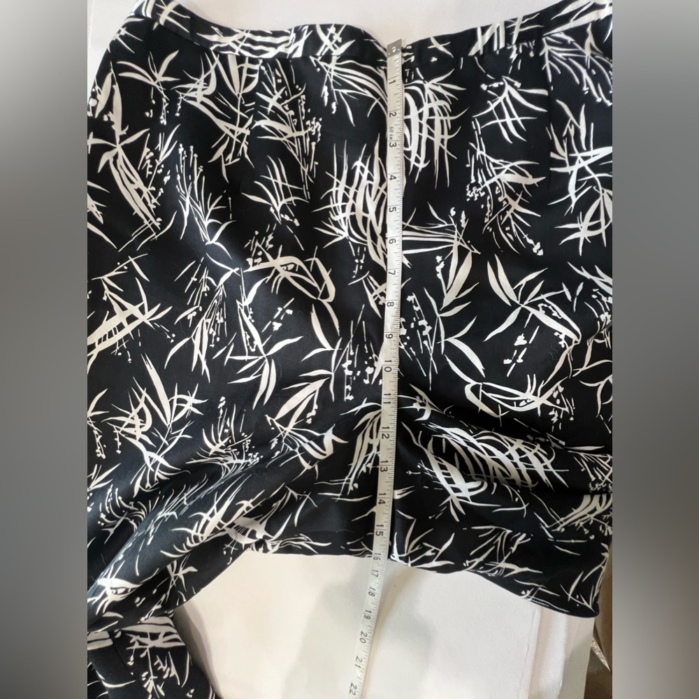 Pendleton Straight Leg Black White Floral Silk Blend Side Zipper Pant Size  18 - Picture 8 of 9